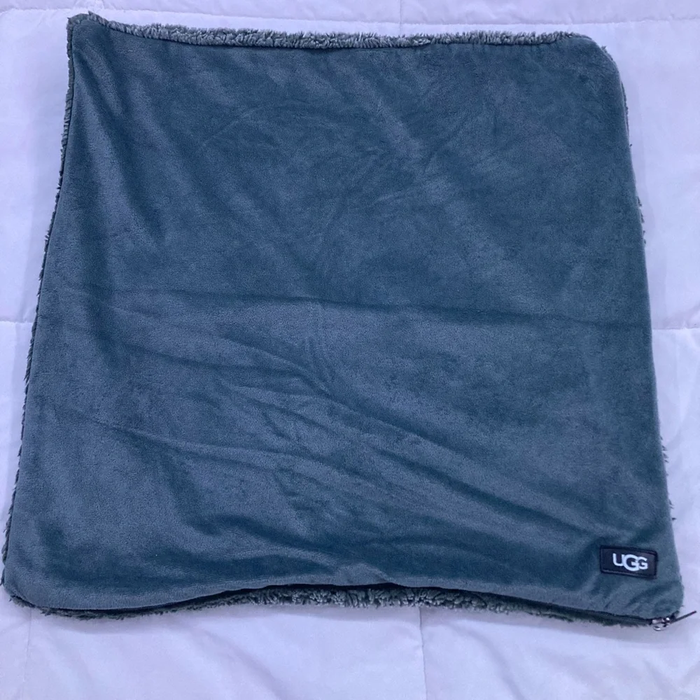 UGG Soft Faux  (19" X 19") Gray Pillow Case - Picture 3 of 8